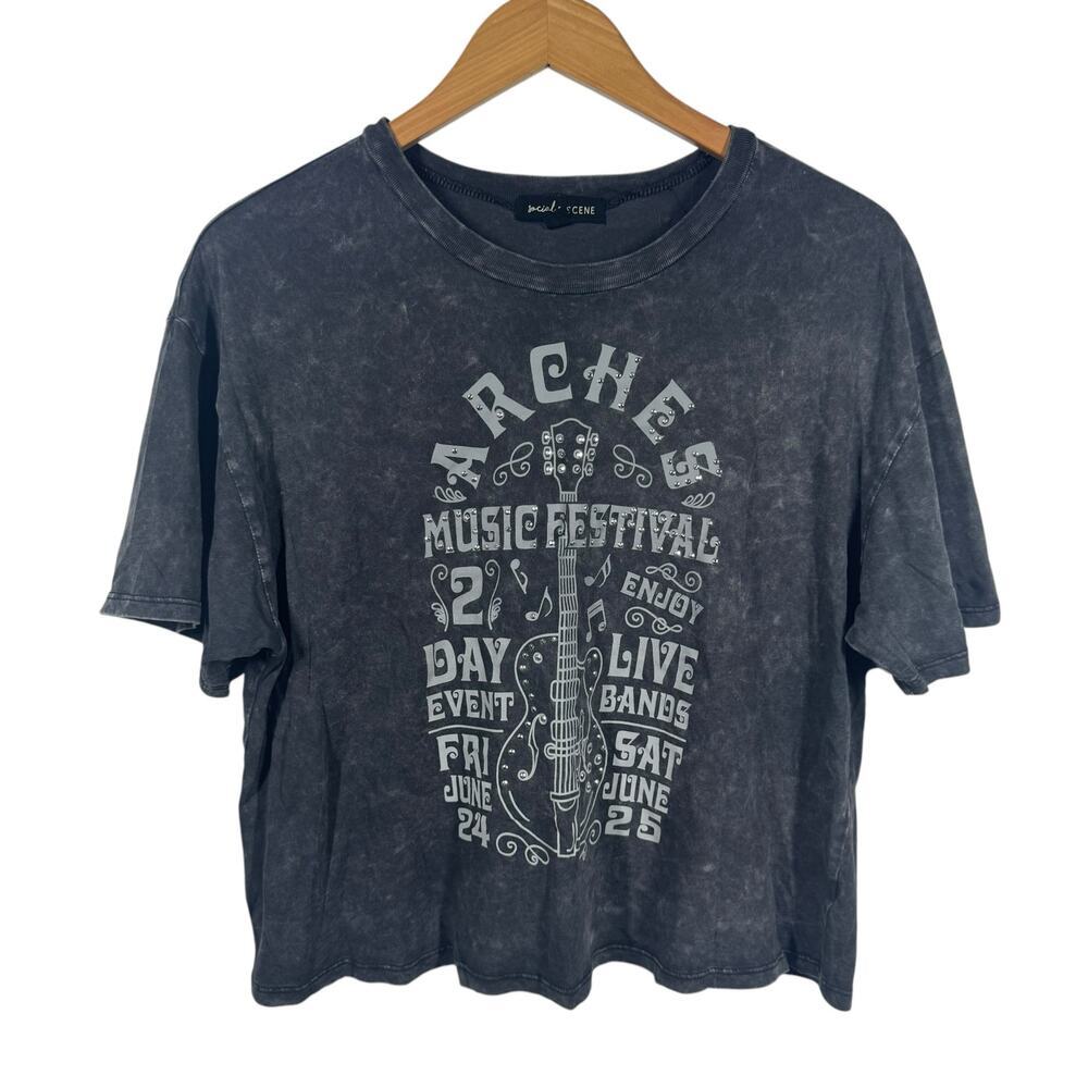 Social Scene T-Shirt Women L Black Gray Music Graphic Cropped Cotton Concert Top